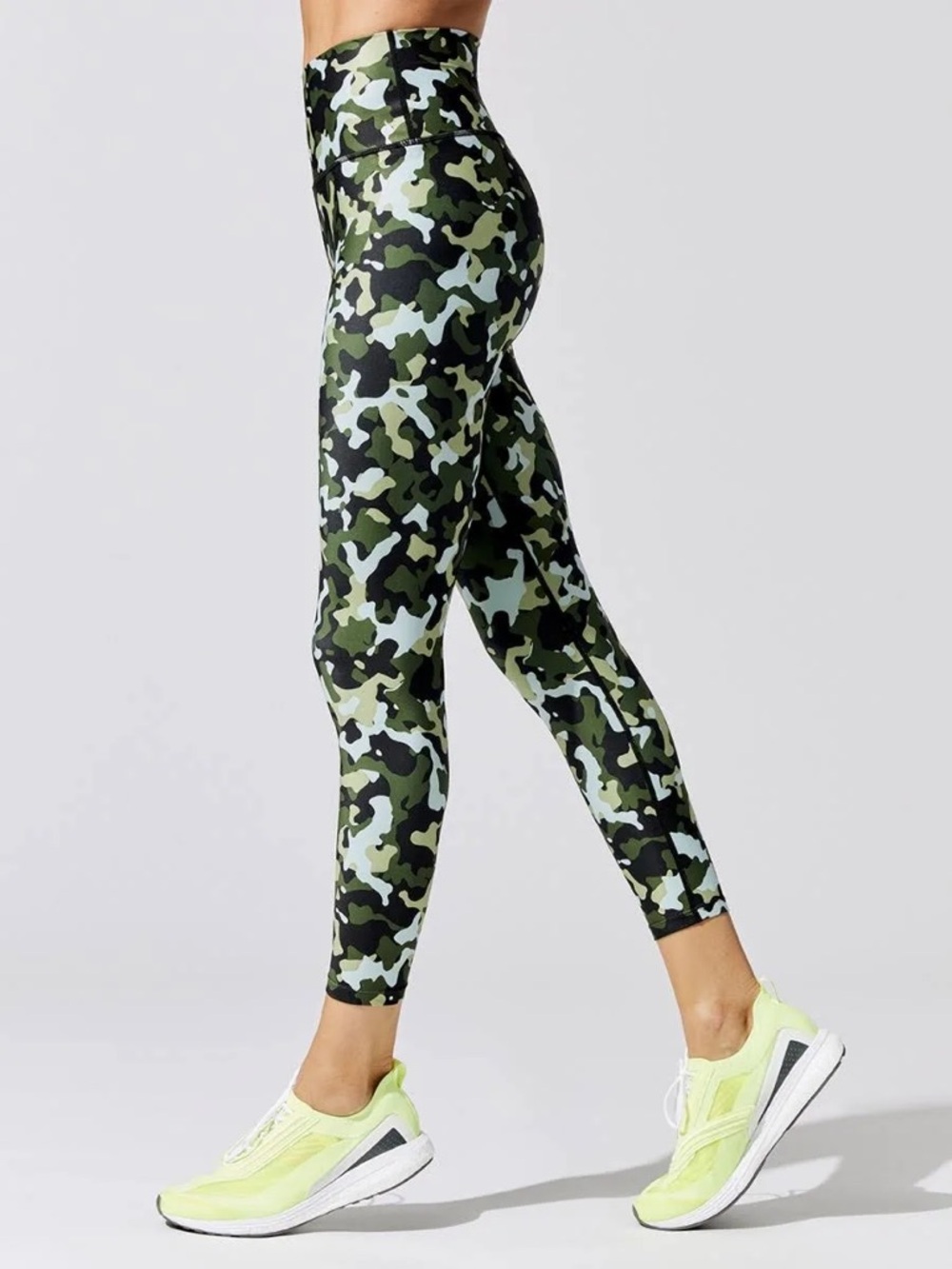 NWT Carbon 38 Refreshing Camo print leggings